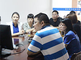 浙江旭日纖維有限公司主要生產(chǎn)和銷(xiāo)售浙江旭日纖維有限公司，丙綸超細(xì)旦絲，丙綸FDY絲，丙綸彈力絲，玉米纖維，中分子PE絲，冰絲，玉米纖維FDY